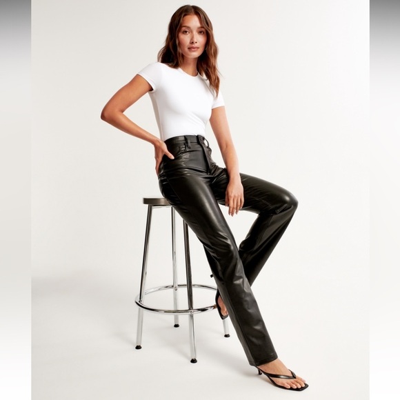Abercrombie & Fitch Vegan Leather 90’s Straight Leg Ultra High Rise - Picture 4 of 13